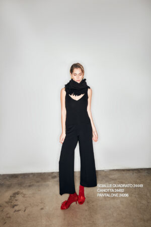 Art. 24449 Scialle Quadrato – Art. 24452 Canotta – Art. 24206 Pantalone